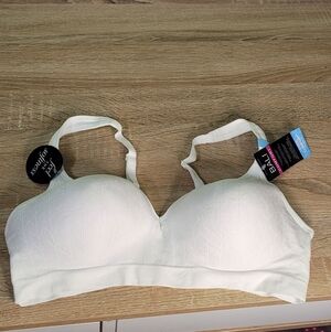 Bali Cool Comfort Wireless Bra White NWT 36C Smoothing Comfortable